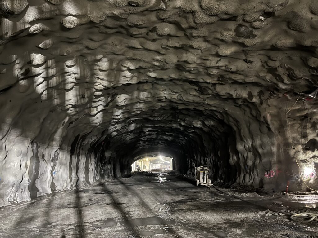 En bild som visar en tunnel längs E4 Förbifarten Stockholm.