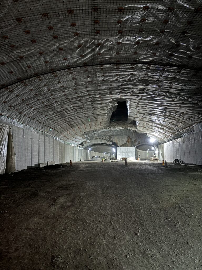 En bild som visar byggarbetet av E4 Förbifarten Stockholm.